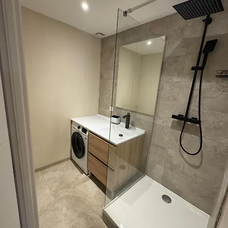 公寓 7-rooms With Terrace In 尼姆