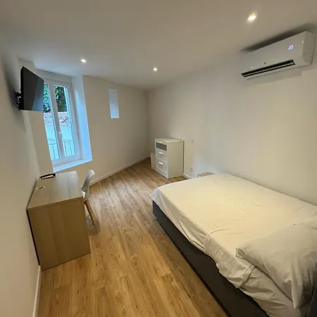 7-rooms With Terrace In 公寓
