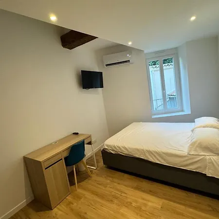 7-rooms With Terrace In Nîmes